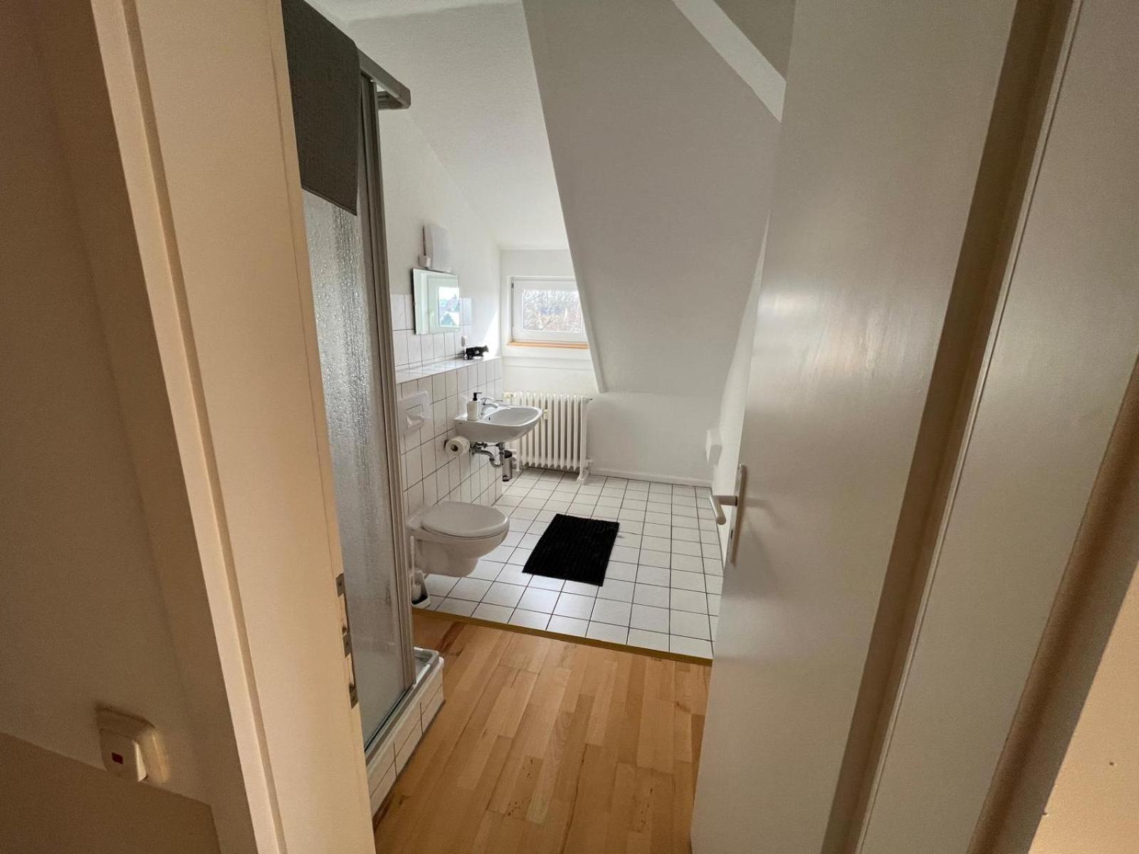 Doppelzimmer, Tv- Bad, Kuehlschrank- Parkplatz-17 Meine Quarto foto